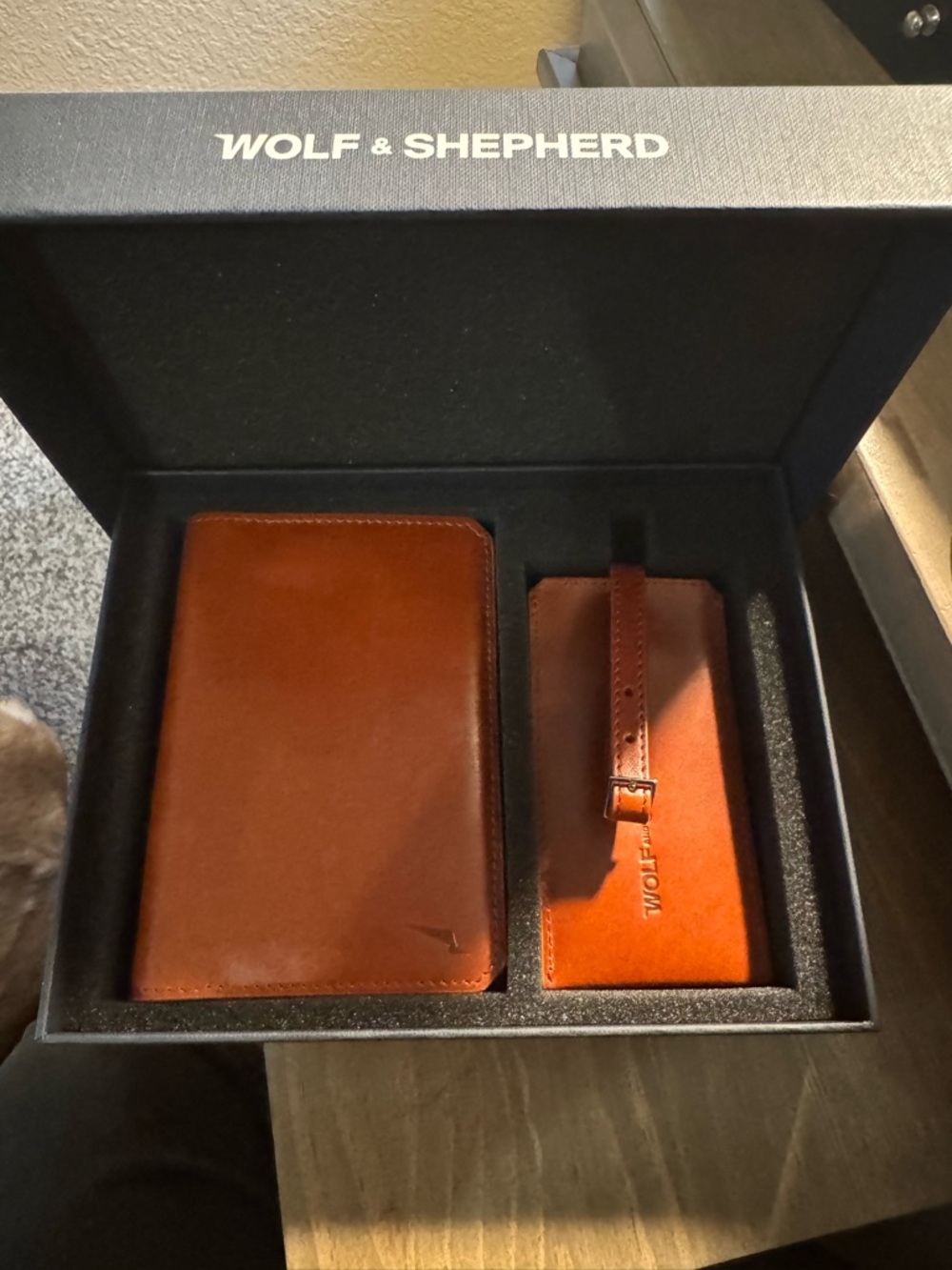 Wolf & Shepherd Brown Leather Key & Card Holder Gift Set